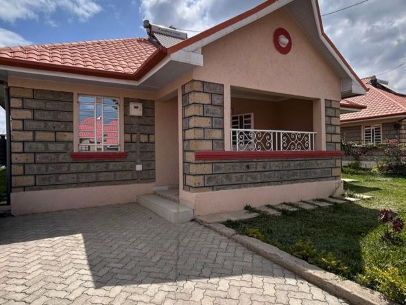 Spacious 3 Bedroom Plus DSQ in Kitengela with all bedroom ensuite, 5000L of water, perimeter wall, and a ready title deed. Sale: Ksh 8.5M. Musilli Homes