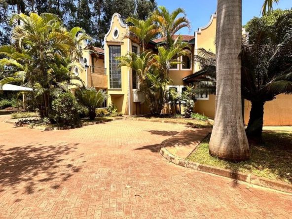 Spacious 5 Bedroom House for Sale in Runda. Has spacious lounge, spacious kitchen amnd 24/7 security. Asking price: Ksh 120M.Musilli Homes