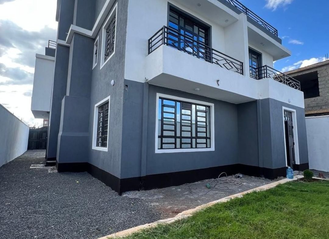 6 Bedroom Contemporary Villa for Sale in Utawala. Has all bedroom enssuite, closed kitchen, DSQ and rooftop terrace. Asking price: Ksh 14M. Musilli Homes