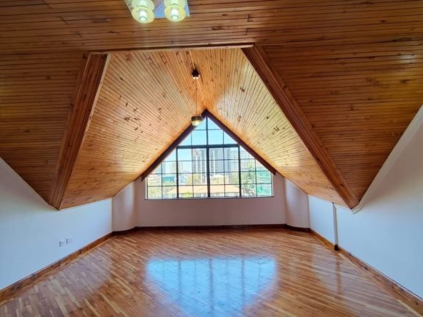 Spacious 2 Bedroom Penthouse for Sale in Kilimani. Has closed kitchen, borehole, back up generator, swimming pool and CCTv. Asking price : Ksh 15M. Musilli Homes