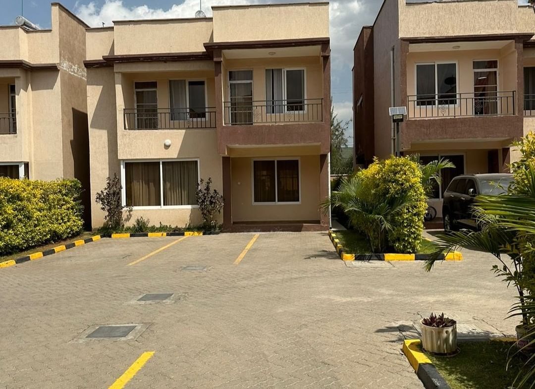 Modern 4 Bedroom Plus DSQ Townhouse for Sale in Syokimau with all bedroom ensuite, laundry area, rooftop and ample parking. Asking price: Ksh 17.5M. Musilli Homes