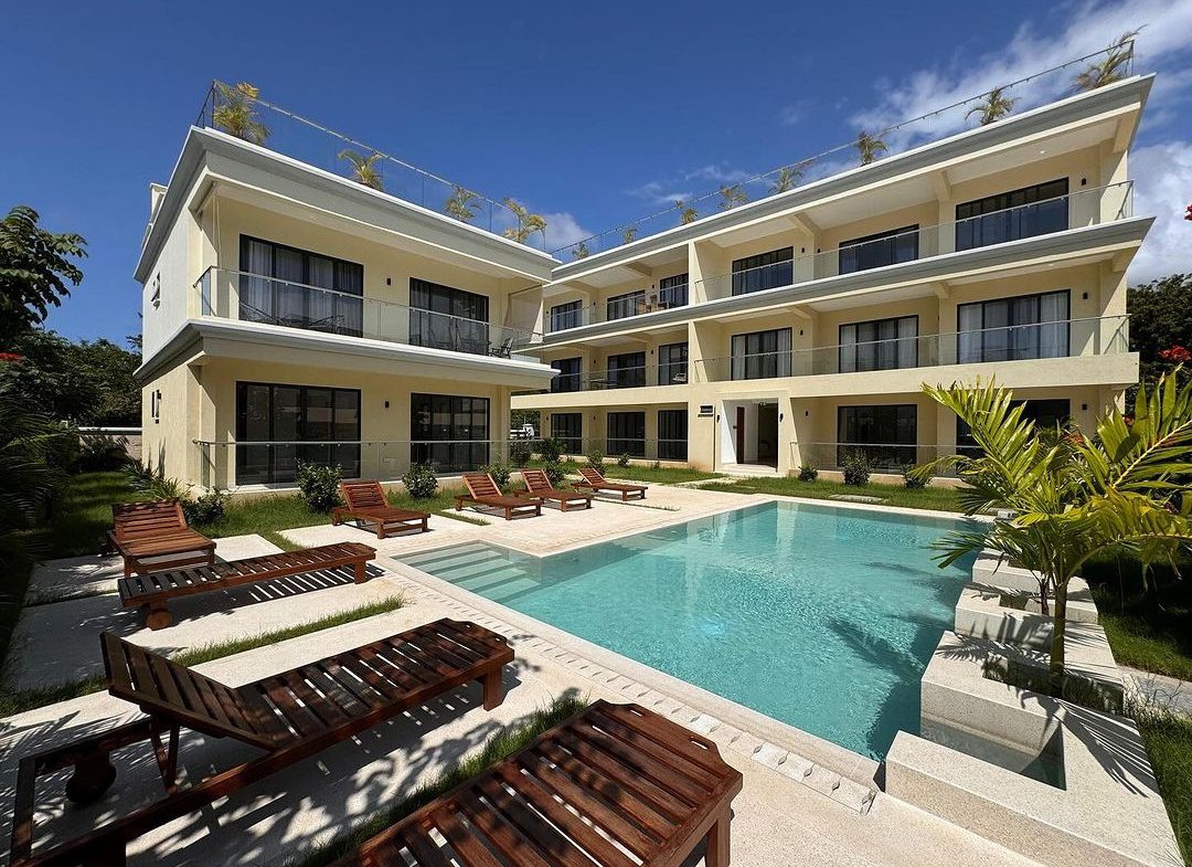 1 Bedroom Apartment for Sale in Diani, located in a secure beachfront, has an open plan kitchen, swimming pool and a laundry area. Asking price: Ksh 18.5M. Musillli Homes