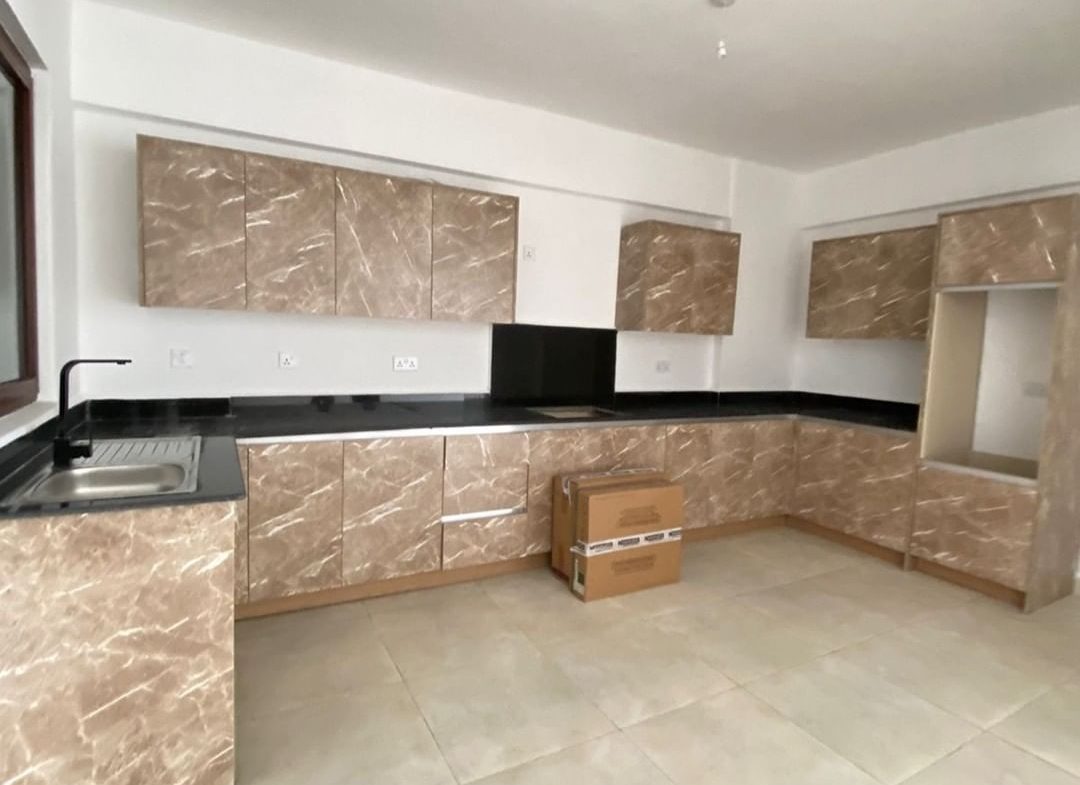 Modern 3 Bedroom Apartment Sale in Westlands, has Spacious living room with a balcony Open plan kitchen, All rooms ensuite, Swimming pool, and Gym. Sale price: Ksh 21M.