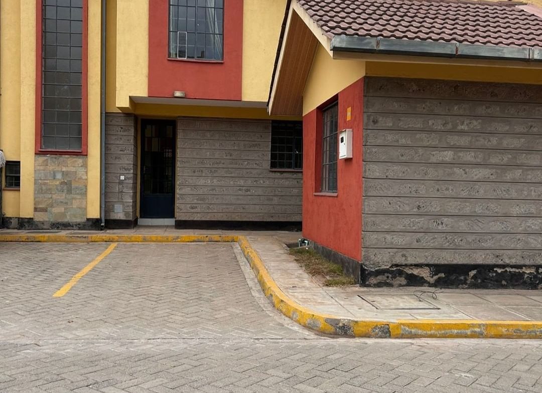 Spacious 3 Bedroom Townhouse For Sale in Kitengela with a Master bedroom ensuite, CCTve Cameras and 24/7 security. Sale price : Ksh 10.5M. Musilli Homes