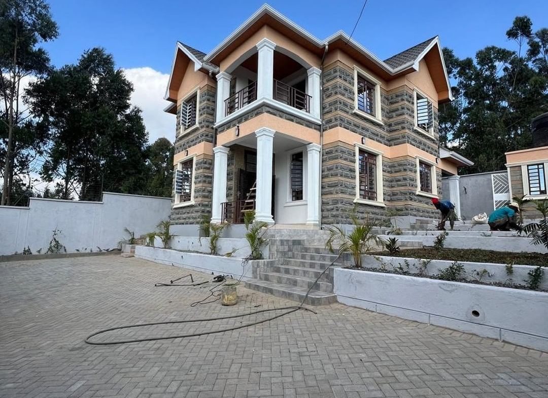 Spacious 4 Bedroom Villa Plus DSQ for Sale in Ngong, Kibiko with all bedroom ensuite, guest cloackroom, private garden and an office space. Sale price: Ksh. 19.5M. Musilli Homes