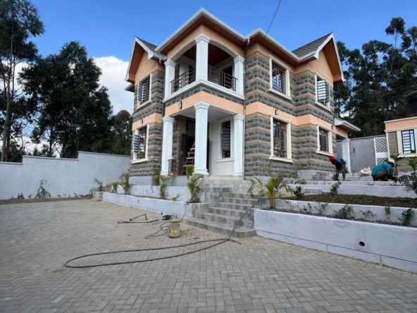 Spacious 4 Bedroom Villa Plus DSQ for Sale in Ngong, Kibiko with all bedroom ensuite, guest cloackroom, private garden and an office space. Sale price: Ksh. 19.5M. Musilli Homes