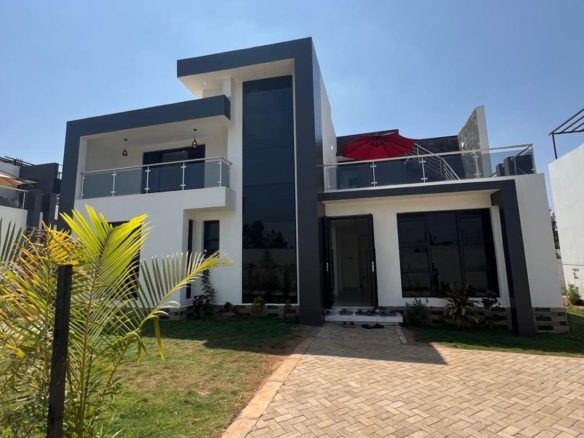Modern 5 Bedroom Villa for Sale in Ruiru with all bedroom ensuite, solar water heater and in a gated community. Sale price: Ksh. 18.5M. Musilli Homes
