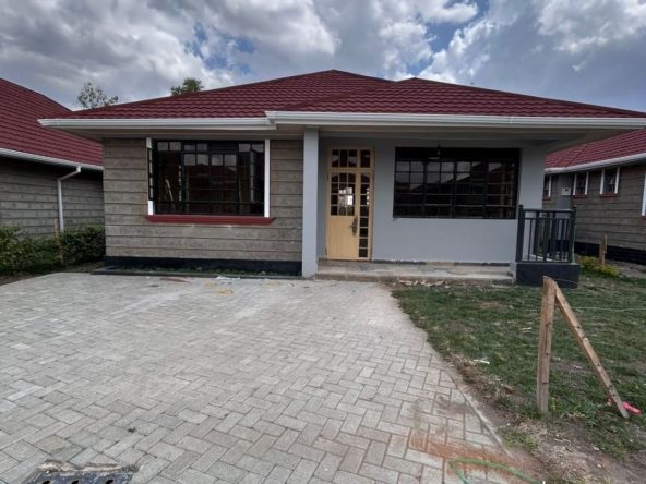 Spacious 3 Bedroom Bungalow for Sale in Kitengela woth all bedrooms ensuite, borehole, well fitted kitchen, and a pantry. Asking price: Ksh 7.5M. Musilli Homes