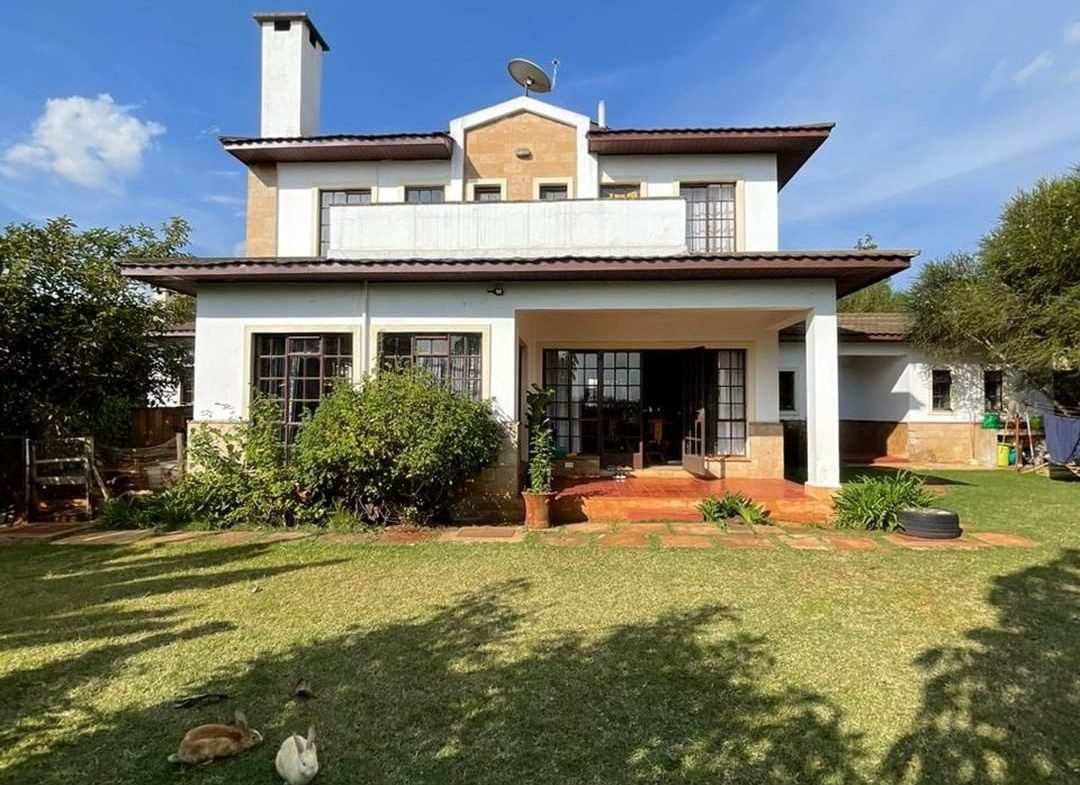 Spacious 4 Bedroom Townhouse with SQ for Sale with swimming pool, clubhouse, backup generator, ample parking and a in a gated community. Sale price: Ksh. 26M. Musilli Homes