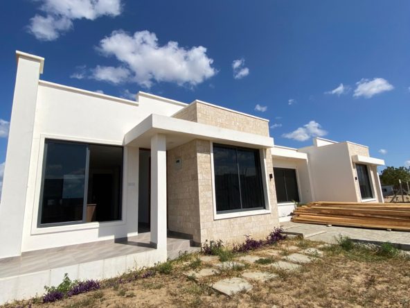 Newly Built 2, 3 & 4 Bedroom Bungalows for Sale i Mariakani. These newly built bungalows offer an exceptional opportunity for homeownership with a flexible payment plan. Situated in a secure gated community, these homes provide easy access to the SGR and Mariakani Station, making commuting a breeze. Sale from: Ksh 4.3 Million. Musilli Homes