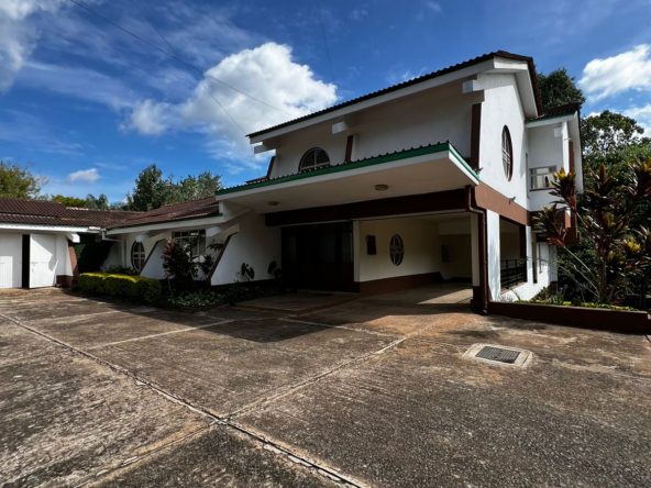 Spacious 5 Bedroom House Plus DSQ For sale in runda. With a spacious living area, closed kitchen, modern finishes, and ample parking, this property is perfect for families. Sale Price: Ksh 125 Million. Musilli Homes