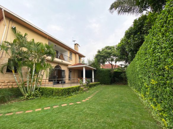 Spacious 5 Bedroom House For Sale.Located in a family-friendly gated community on Old Kitisuru’s Kirawa Road, this spacious 5-bedroom home offers a sunken lounge with access to a well-manicured garden, a large fitted kitchen, and an upstairs family/TV room with a balcony showcasing stunning views. Sale Price: Ksh 80 Million. Musilli Homes